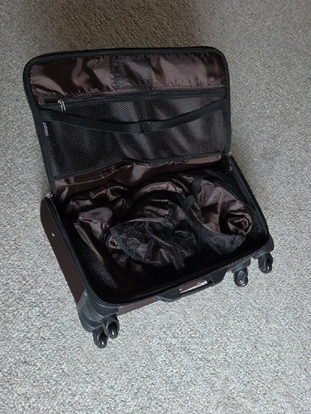 Brown 4 Wheels Rolling Carryon Travel Bag - Classic Professional Carry.